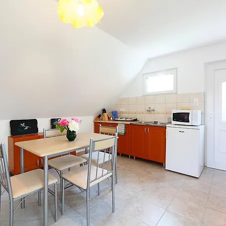 Appartement In - Balaton 18978 Balatonkenese